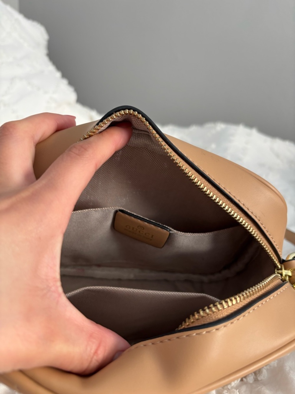 Gucci Tan Leather Crossbody Bag with Tassel - Picture 5 of 7